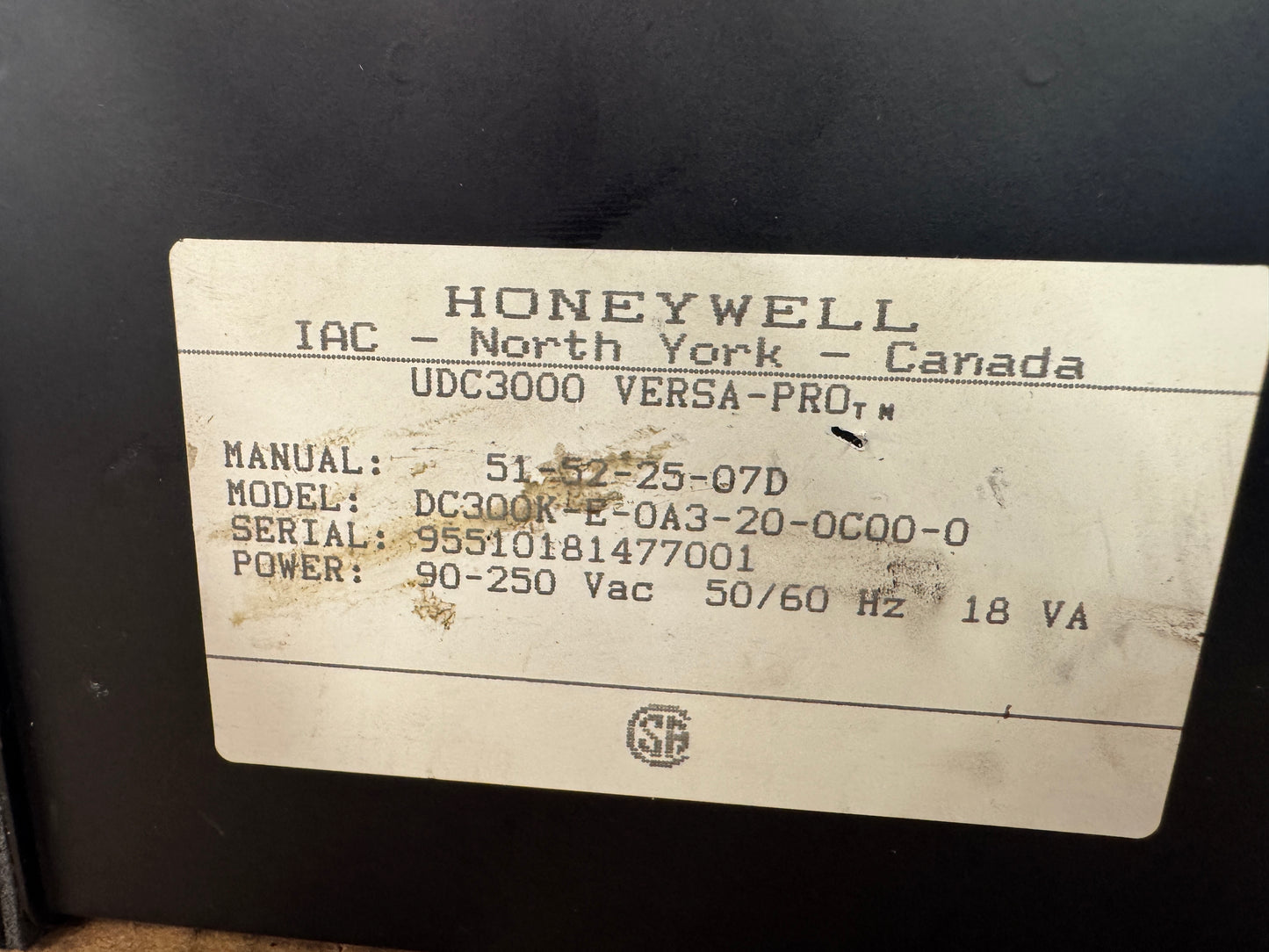 Honeywell DC300K-E-0A3-20-0C00-0 Temperature Process Controller 90 to 250 VAC Untested Surplus