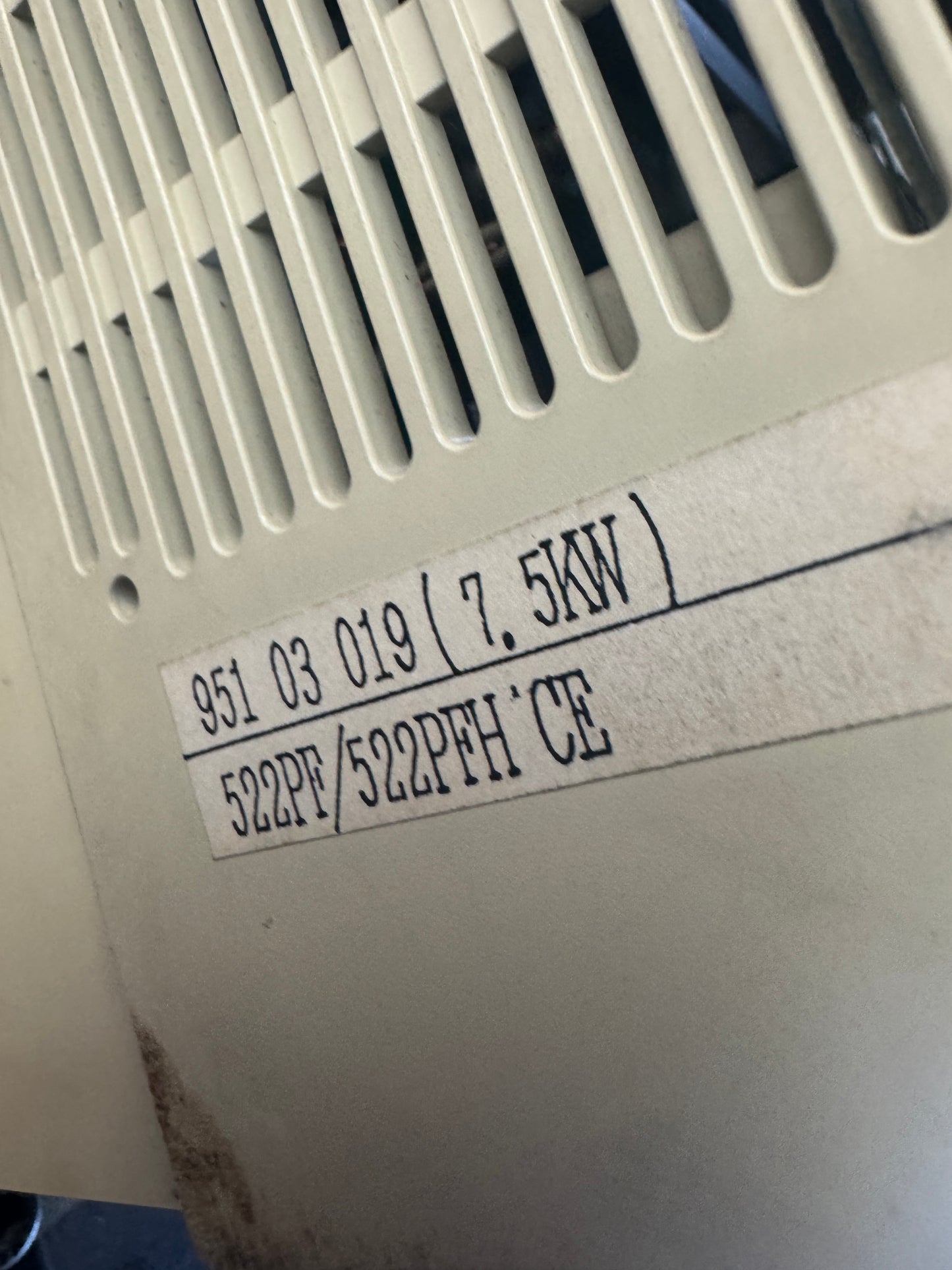 Mitsubishi Electric VFD Inverter FR-A220-7.5K-11 200-230V AC Input