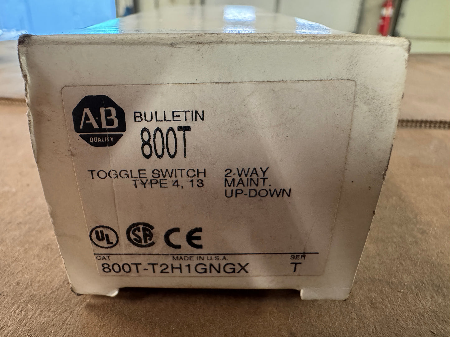Allen-Bradley Toggle Switch 800T-T2H1GNGX 600V AC Max