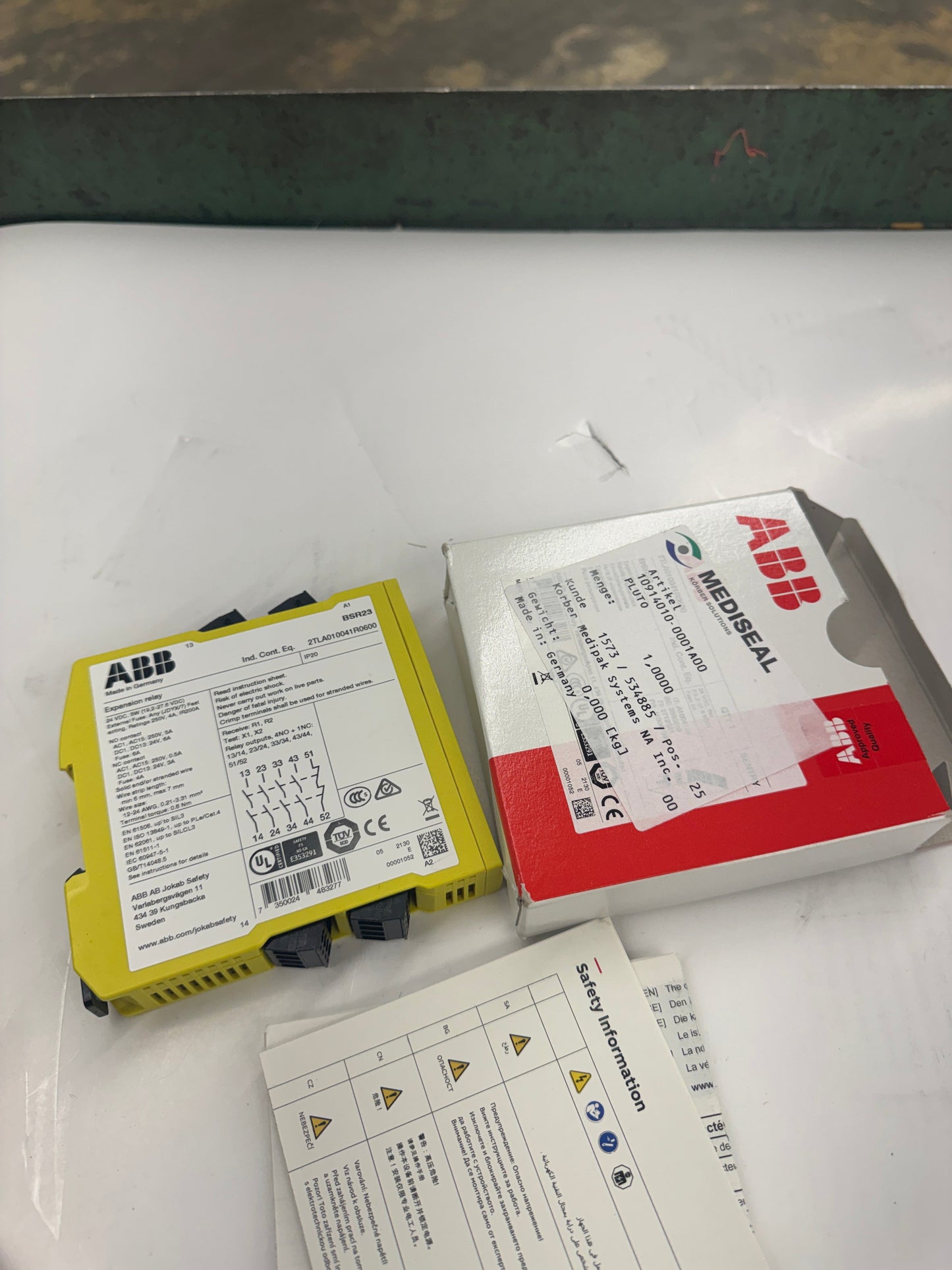 ABB Safety Expansion Relay BSR23 / 2TLA010041R0600 24 VDC