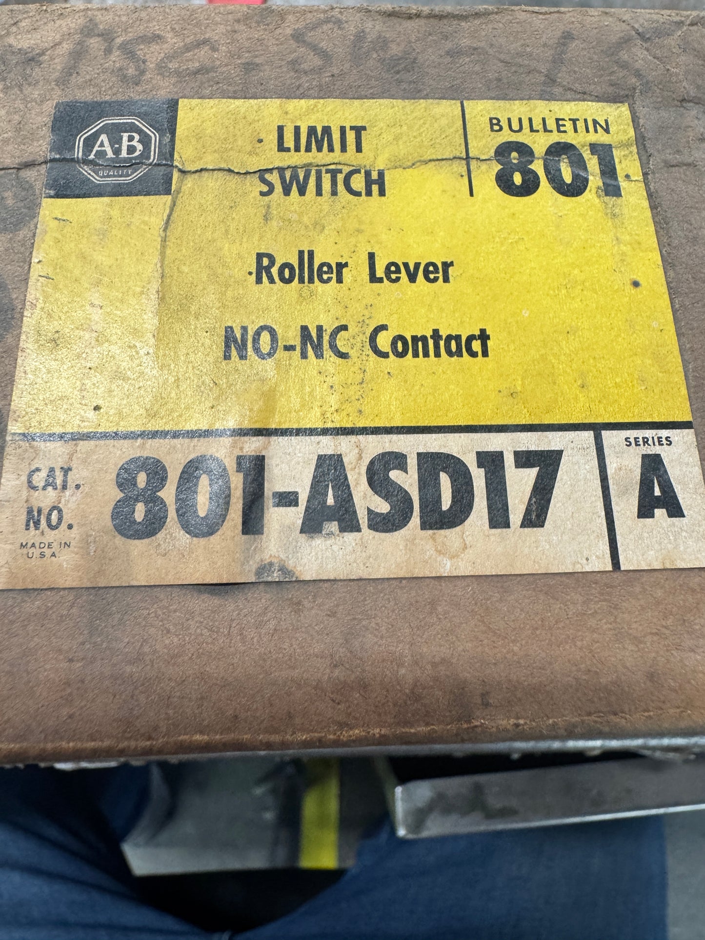 Allen-Bradley Limit Switch 801-ASD17 600V AC/DC