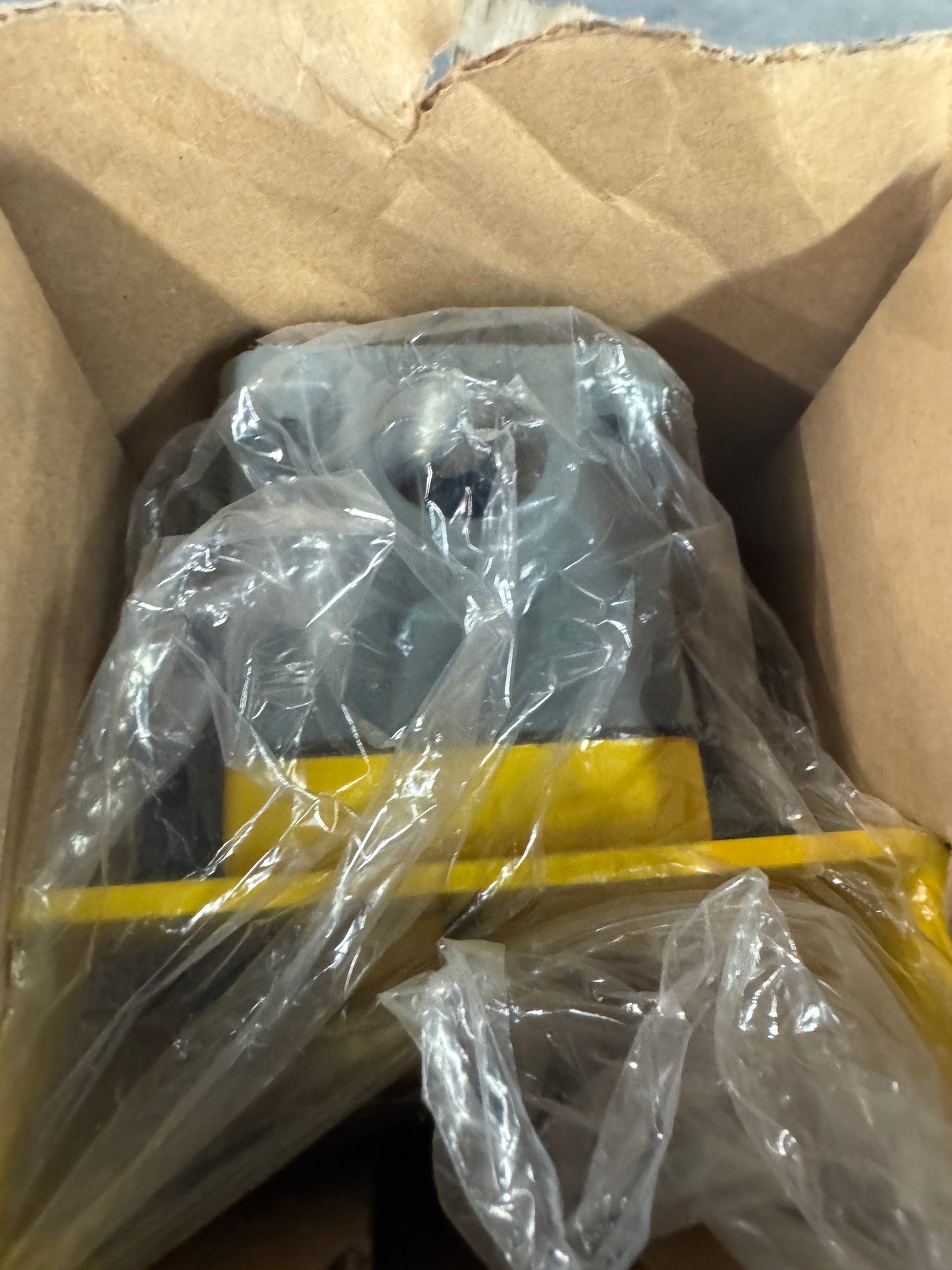Allen-Bradley Palm Operated Push Button 800P-S1CG2B 600V Max