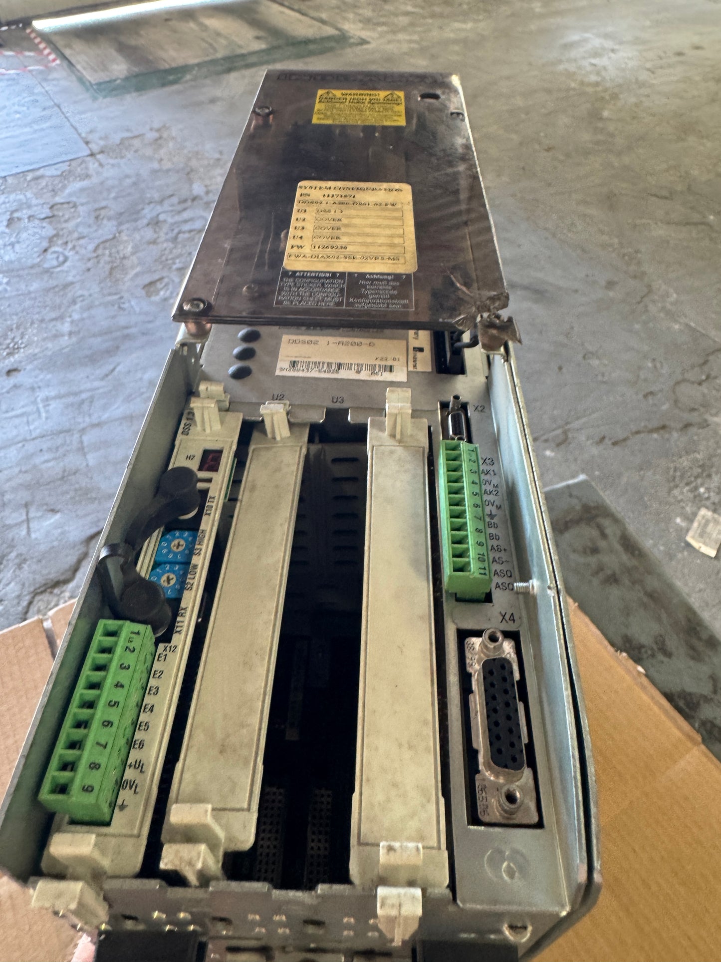 Indramat DDS02.1-A300-DS01-02.FW Servo Drive Controller 300V DC Bus Untested Surplus
