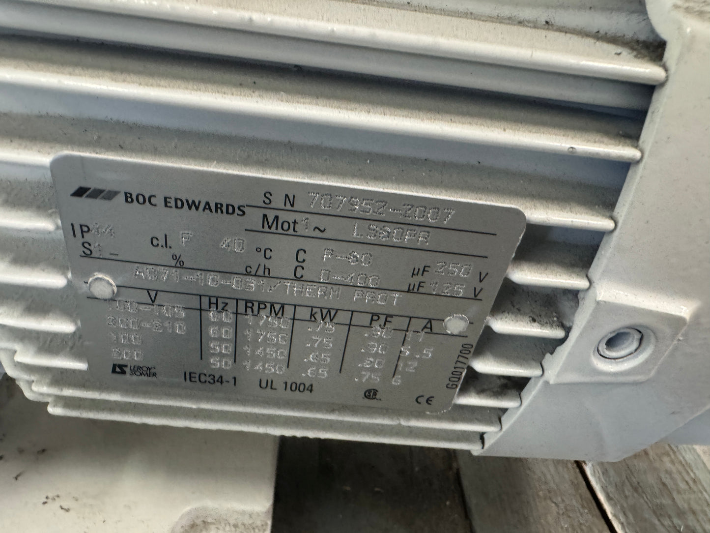 Edwards Rotary Vane Vacuum Pump E1M18 01613