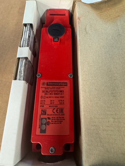 Telemecanique XCSLF373731M3 Safety Interlock Switch 24V AC/DC Open Box Unused