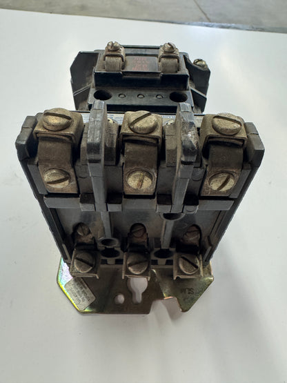 Allen-Bradley Lighting Contactor 500L-BOD93 115-120V 60Hz Coil