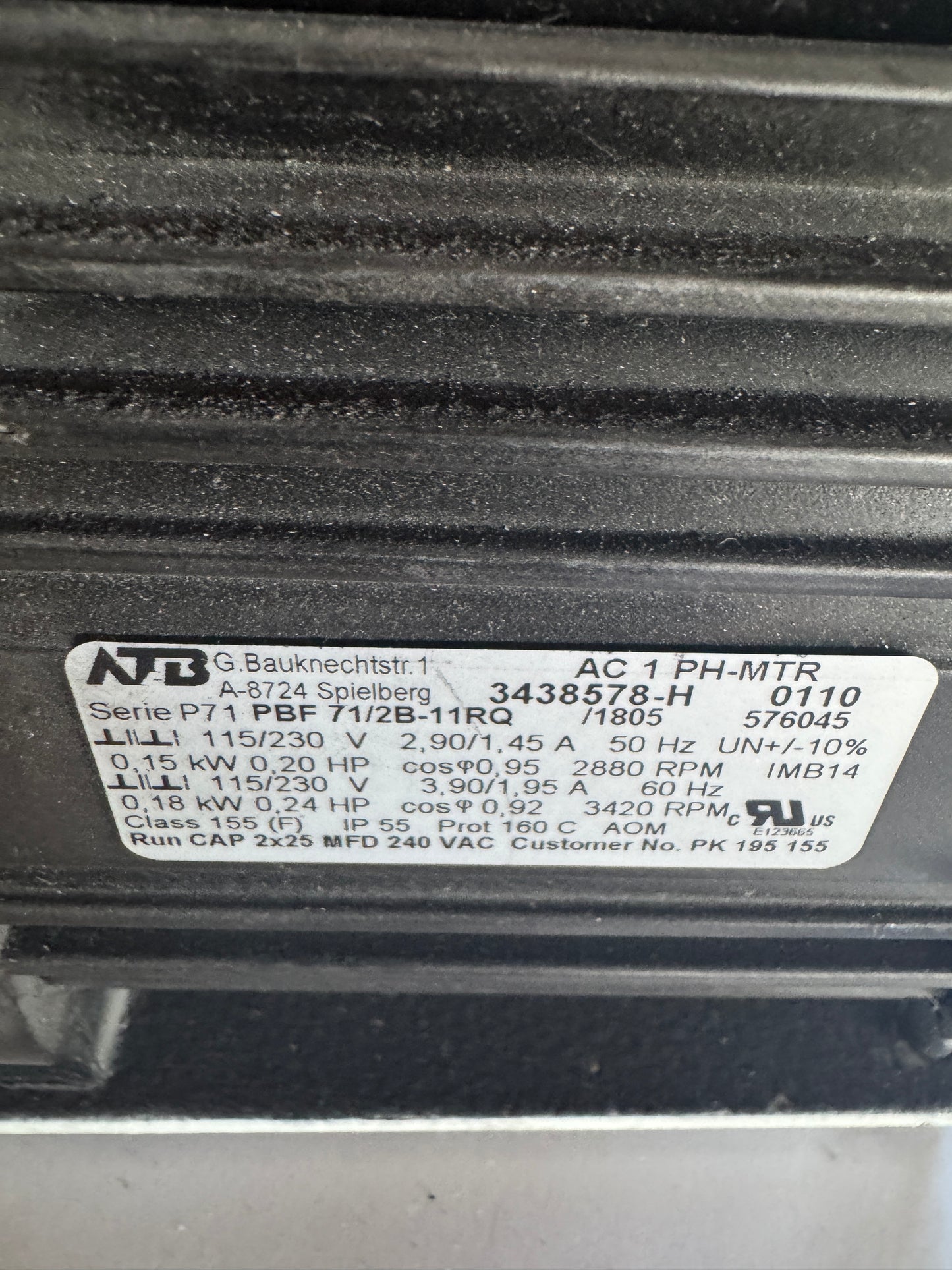 Pfeiffer Rotary Vane Vacuum Pump DUO 3 / PK D57 711 A Max 3600 RPM, 2.9 m3/h Pumping Speed