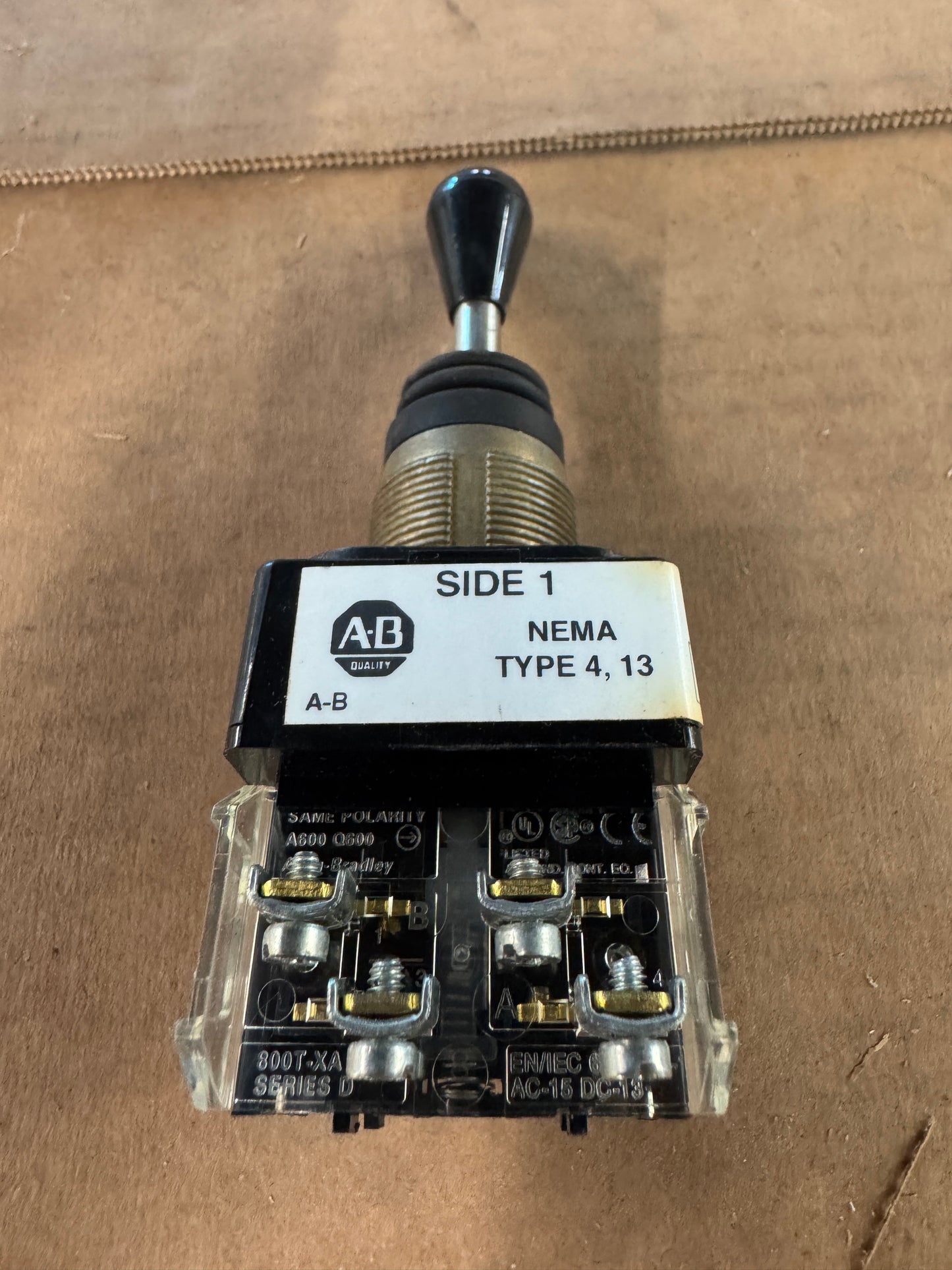 Allen-Bradley Toggle Switch 800T-T4T8 AAXX 600V AC