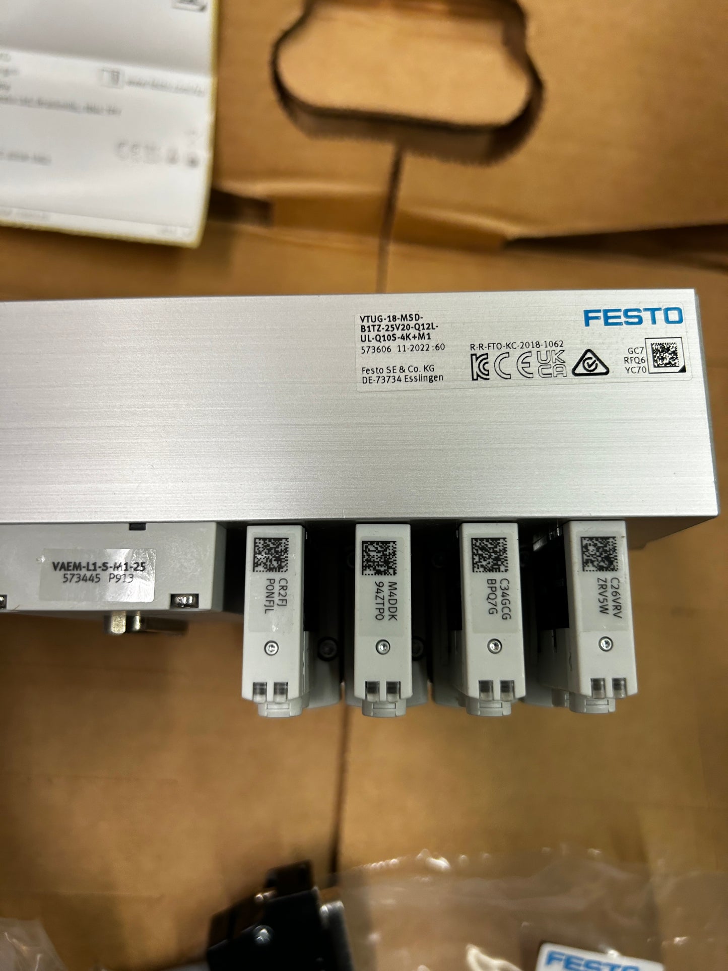 Festo Valve Terminal VTUG-18-MSD-B1TZ-25V20-Q12L-UL-Q10S-4K+M1 Q12 / Q10S Push In