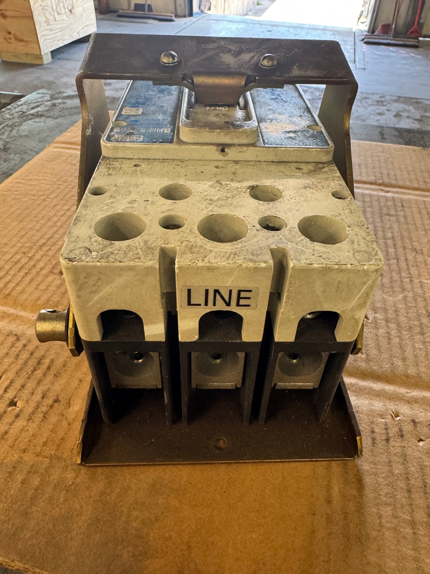 Allen-Bradley 1494V-M50 Circuit Breaker Disconnect Operating Mechanism 600V
