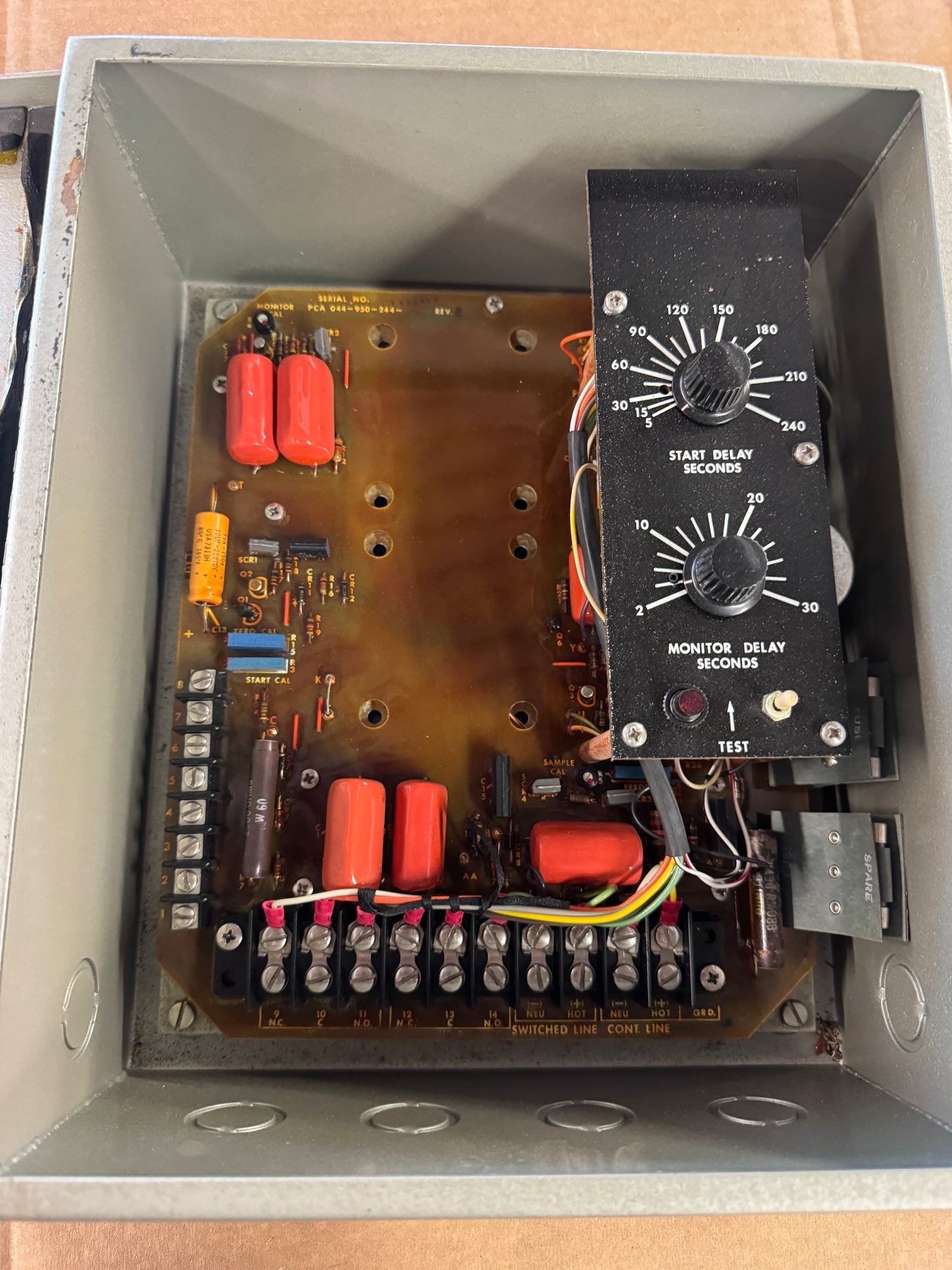 Robertshaw Vibration Monitor 561-WO 117V AC / 125V DC