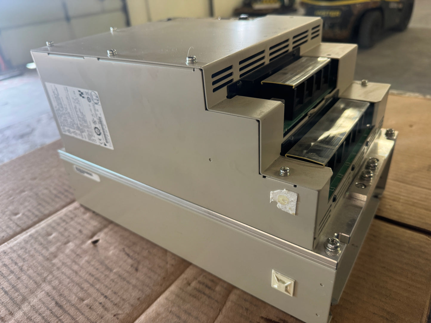 Yaskawa SGDV-260D21A002000 Servo Drive 400V Untested Surplus