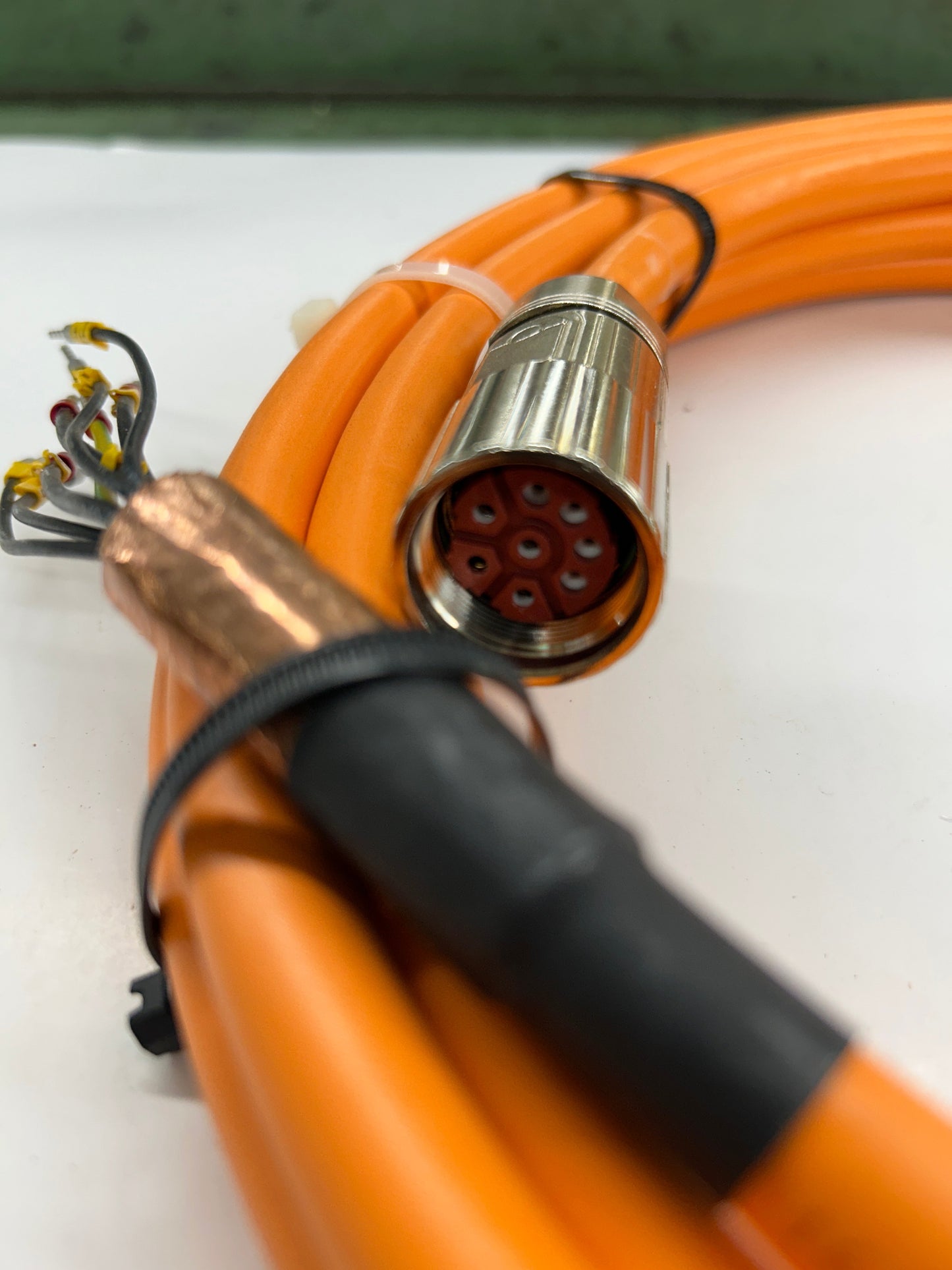 Lenze Servo Motor Power Cable 1-000000-03357 7 m, 4x1.5 + 2x2x0.75 mm2, M23 Connector to Flying Leads