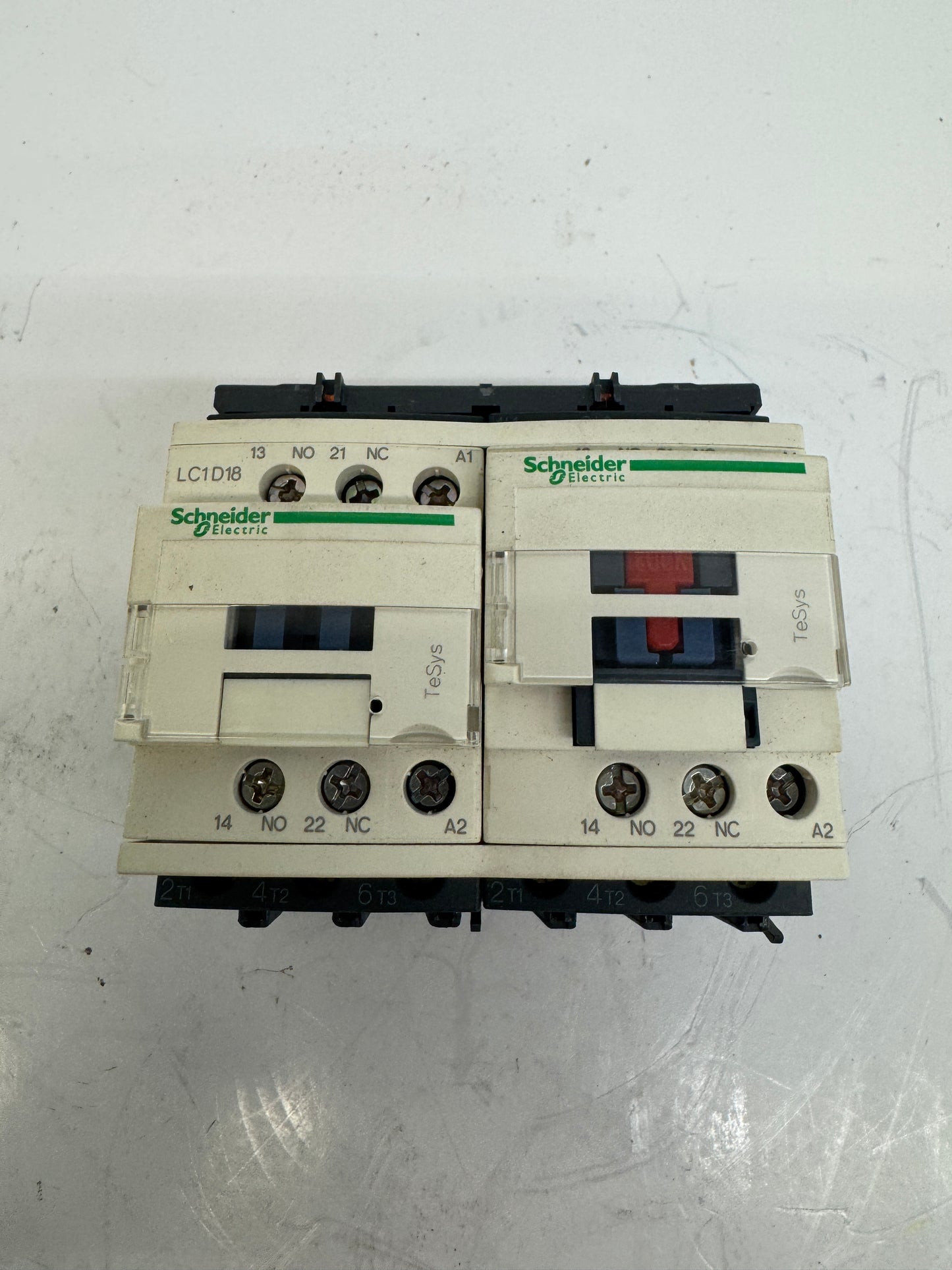 Schneider Electric Reversing Contactor LC2D18G7 18A, 120V AC Coil, 3-Pole
