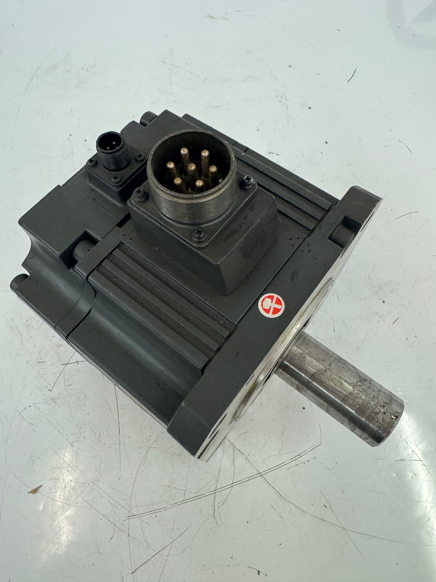 Mitsubishi Electric AC Servo Motor HC202BS - 2 kW / 2000 RPM