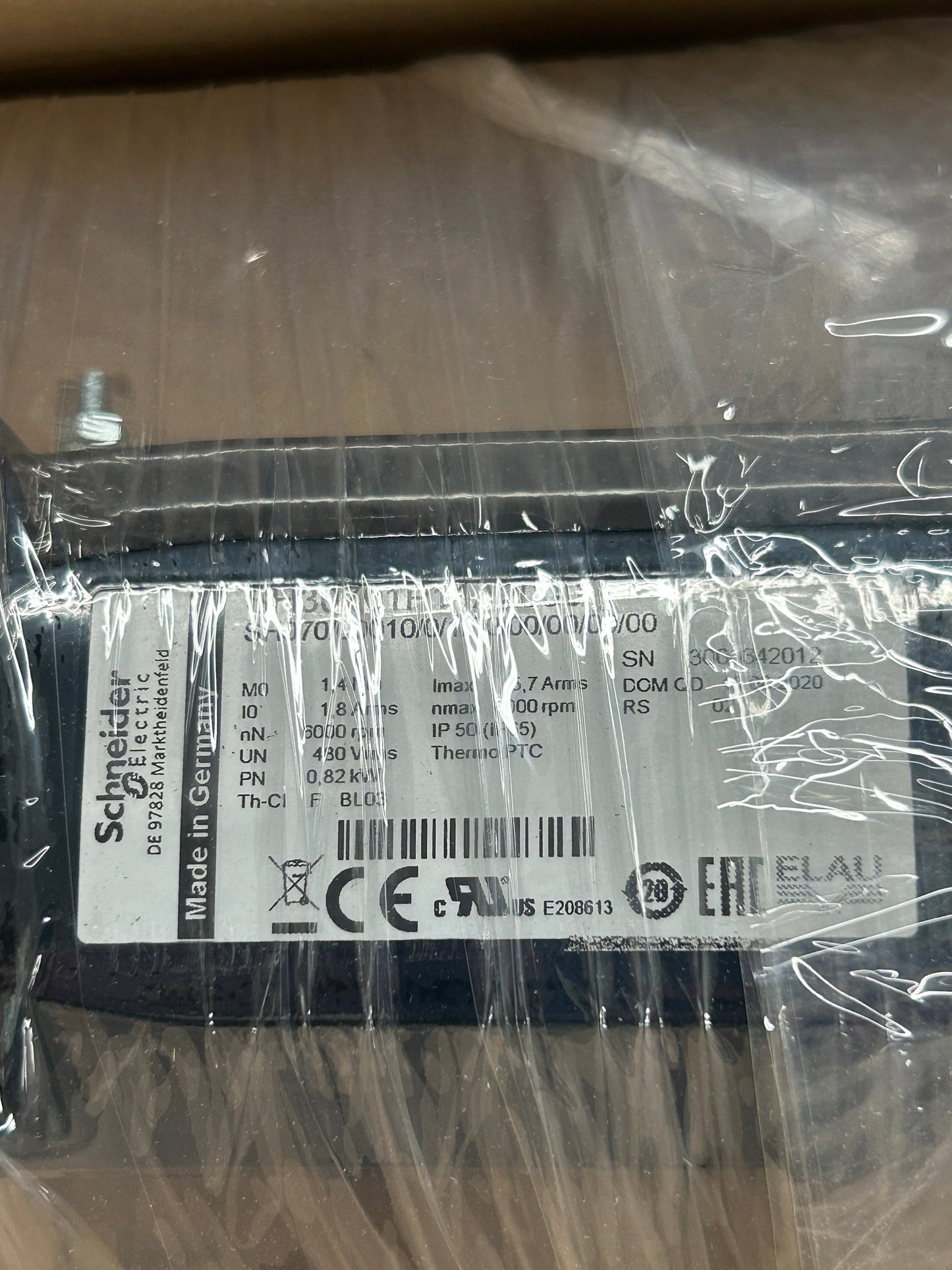 Schneider Electric Servo Motor SH30701P12F2000 - 1 kW 6000 RPM m01008