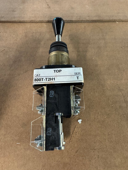 Allen-Bradley Toggle Switch 800T-T2H1GNGX 600V AC Max