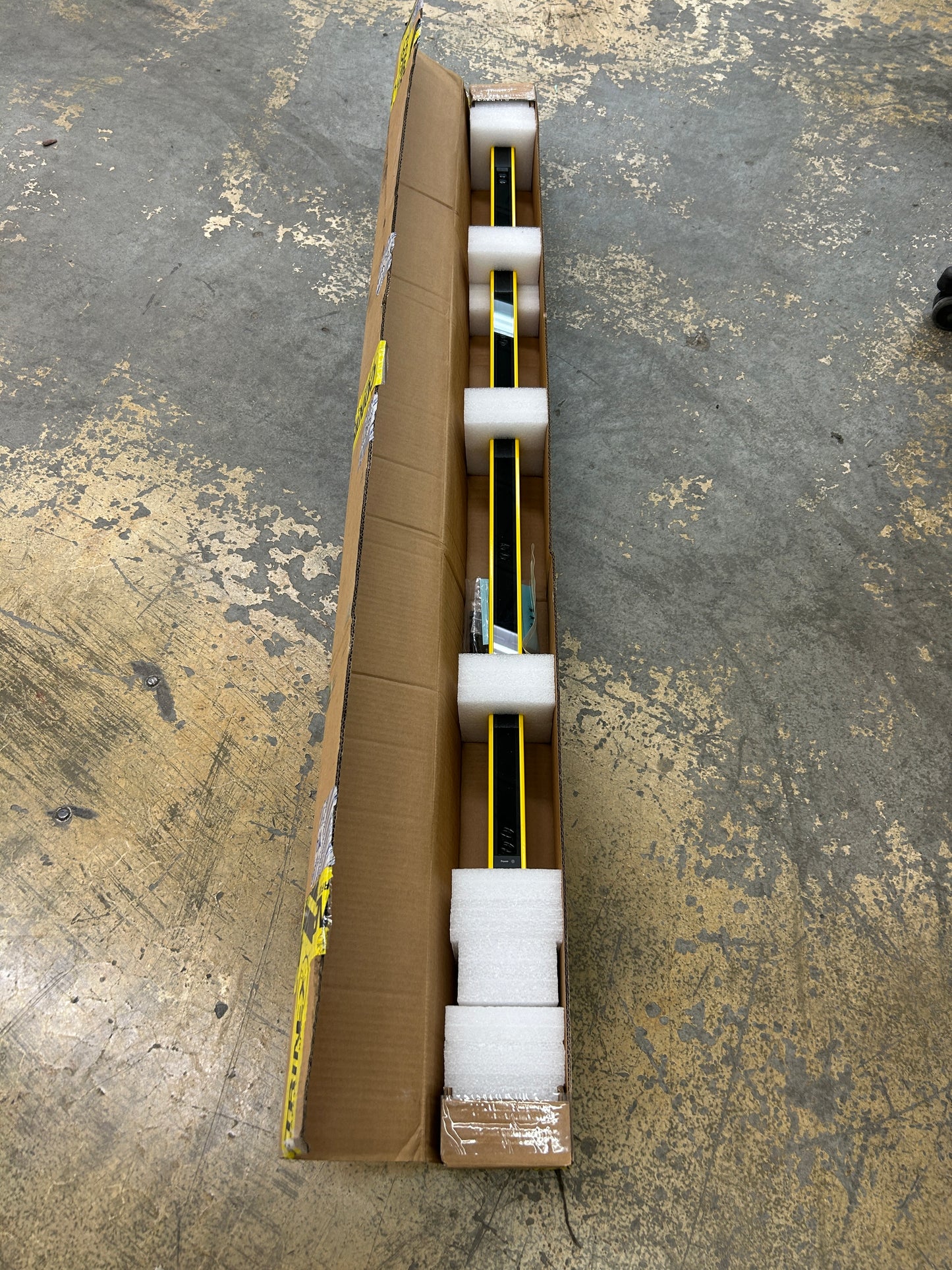 Contrinex Safety Access Control Barrier Receiver YCA-50R4-4400-G012 24 VDC