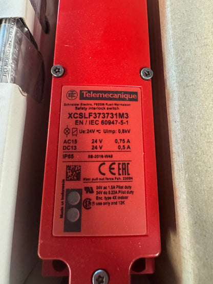 Telemecanique XCSLF373731M3 Safety Interlock Switch 24V AC/DC Open Box Unused