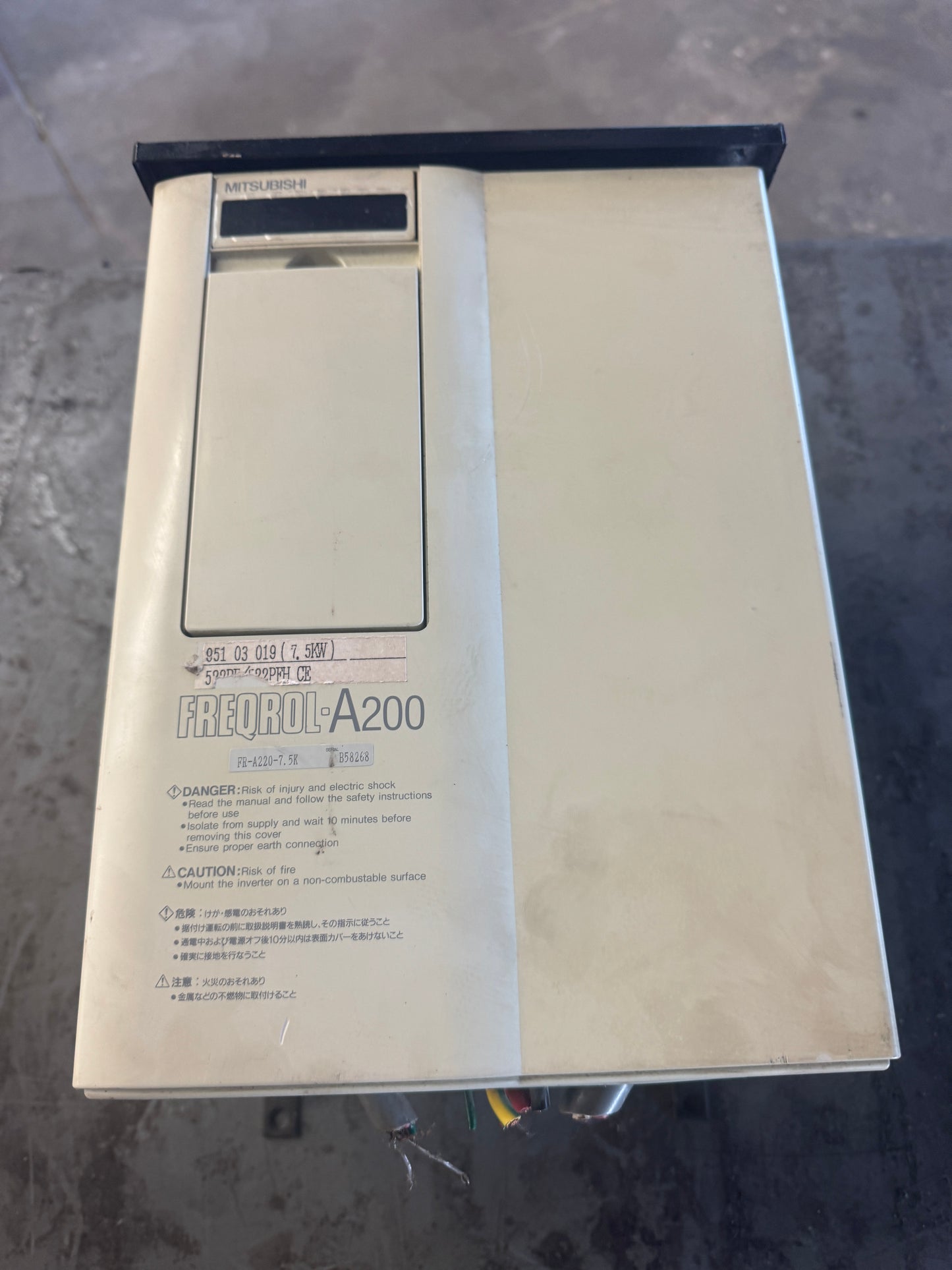 Mitsubishi Electric VFD Inverter FR-A220-7.5K-11 200-230V AC Input