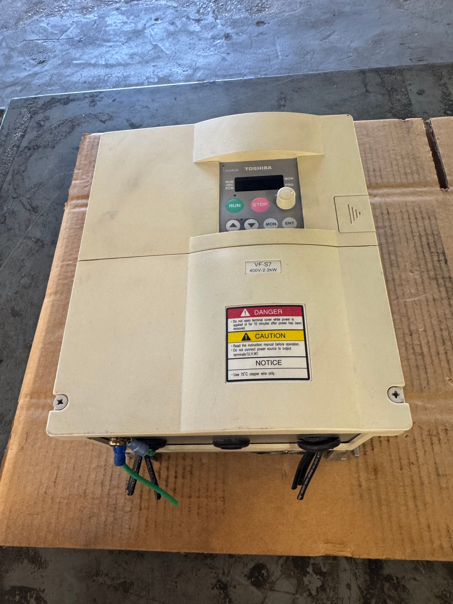 Toshiba Transistor Inverter VFS7-4022UPL - 2 kW Variable RPM