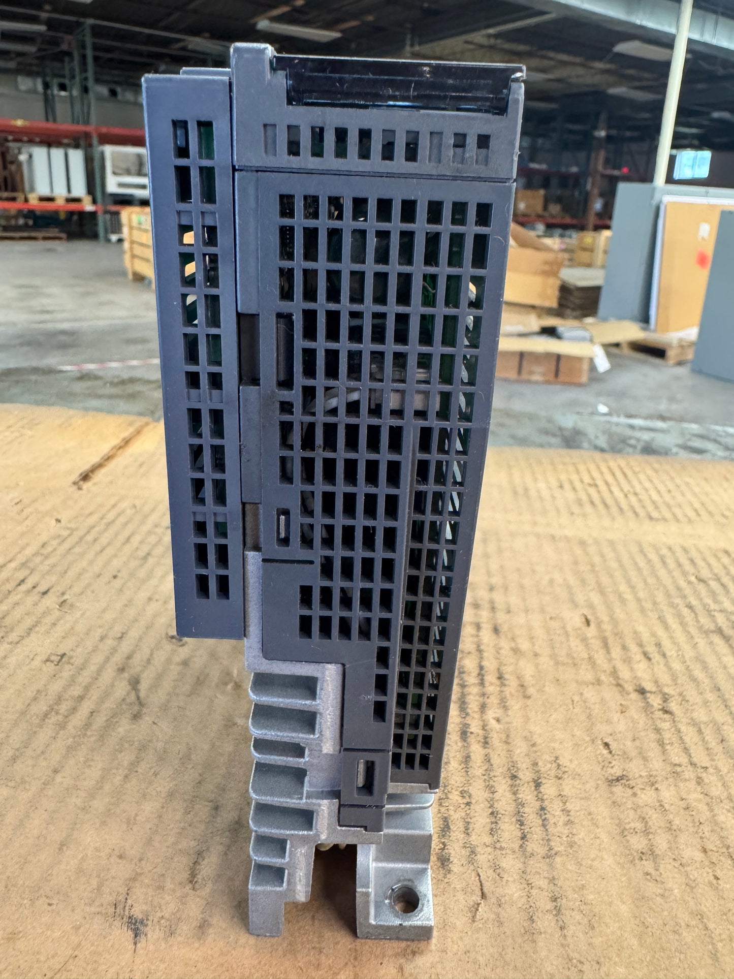 Mitsubishi Electric MR-J4-40B-RJ020 AC Servo Drive 200 to 240V AC Untested Surplus