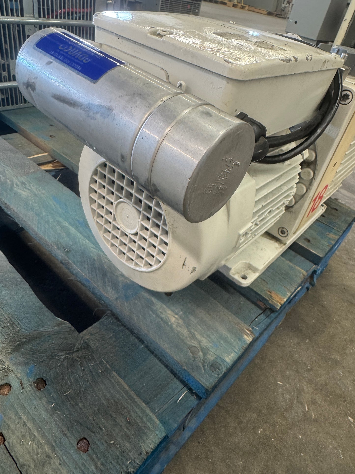 Edwards Rotary Vane Vacuum Pump E1M18 01614
