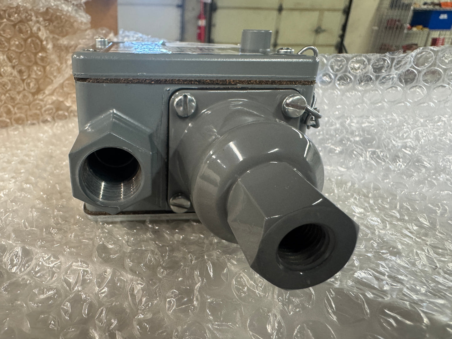 Allen-Bradley Pressure Control Switch 836T-T253J 1/4 In. NPT 12 to 150 Psi Range, 350 Psi Max