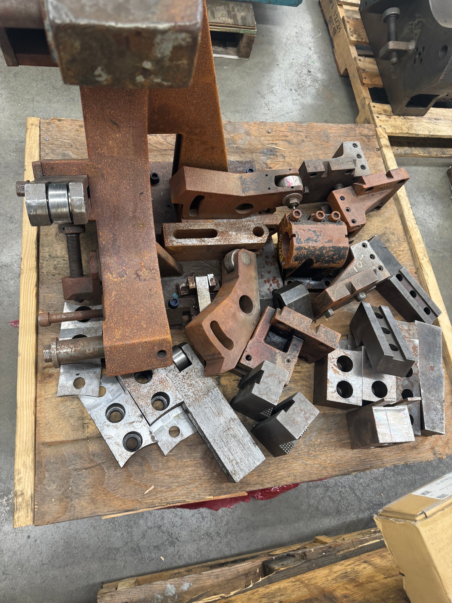 Lathe Steady Rest with Tooling Lot