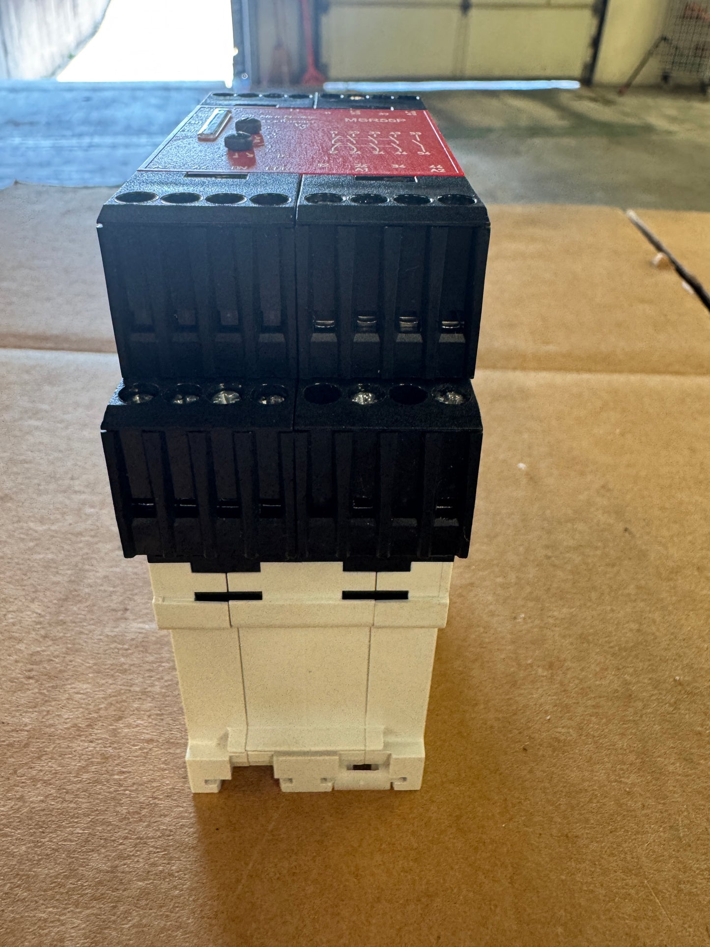 Allen-Bradley 440R-S35014 Safety Relay 24V DC m01509