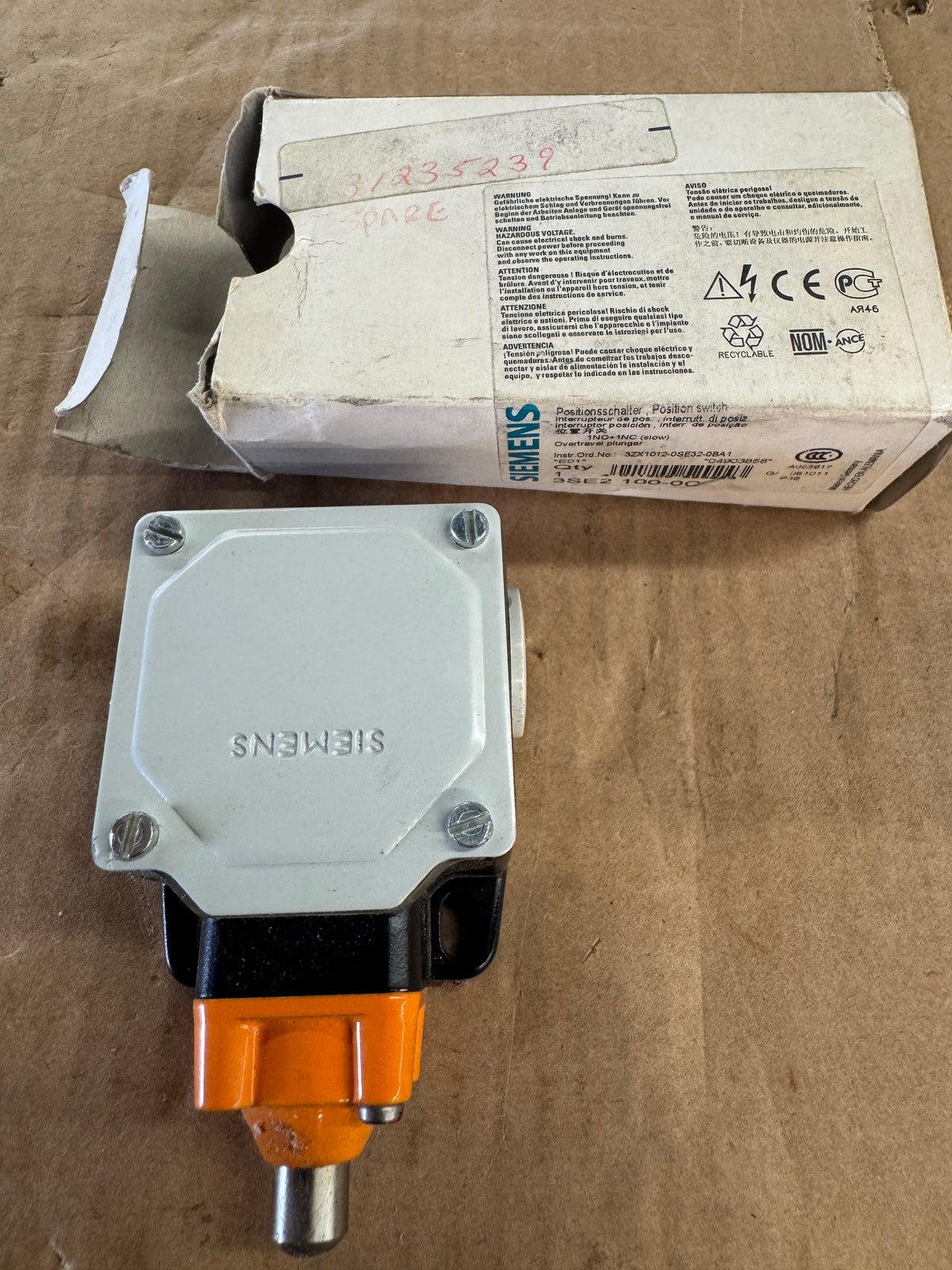 Siemens 3SE2 100-0C Limit Switch 500V Appears Unused