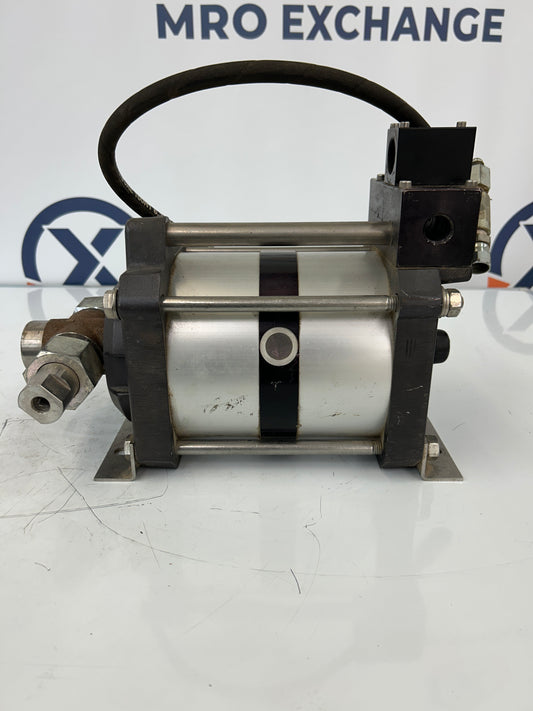 Maximator Air Driven Liquid Pump L 100-2VES 2,100 bar / 30,450 psi intermittent; 2,090 bar / 30,305 psi continuous; max drive pressure 10 bar / 145 psi