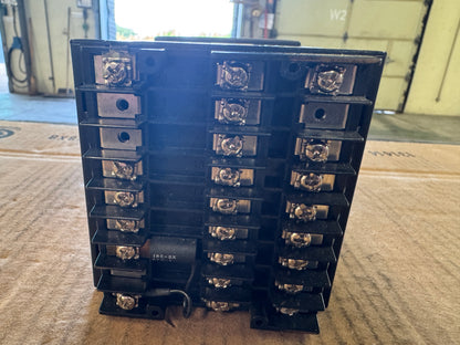 Honeywell DC300K-E-0A3-20-0C00-0 Temperature Process Controller 90 to 250 VAC Untested Surplus