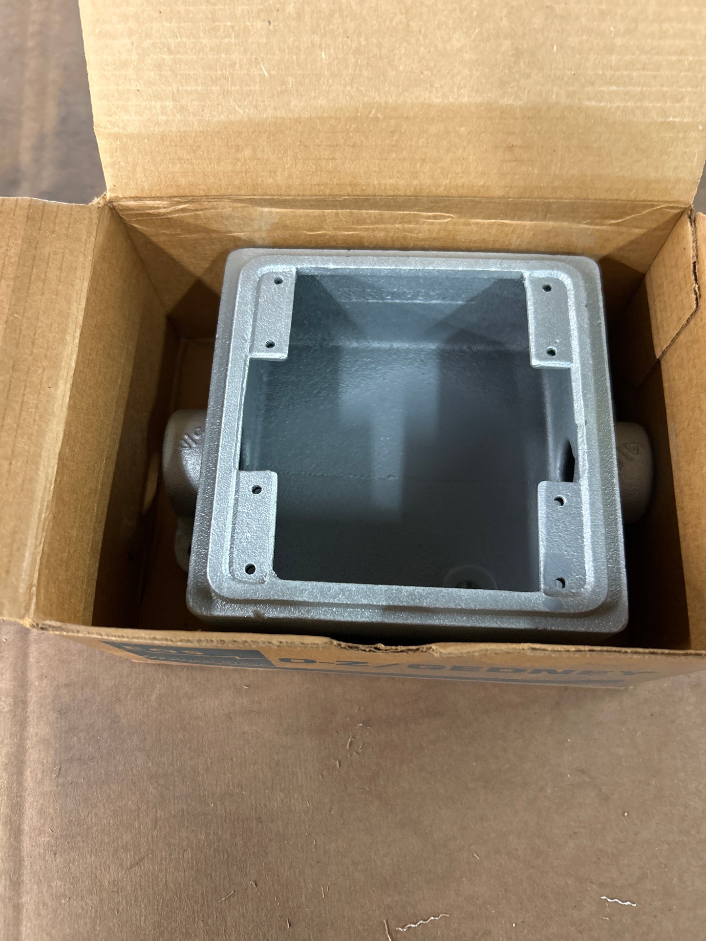 O-Z/Gedney Cast Device Box FS275