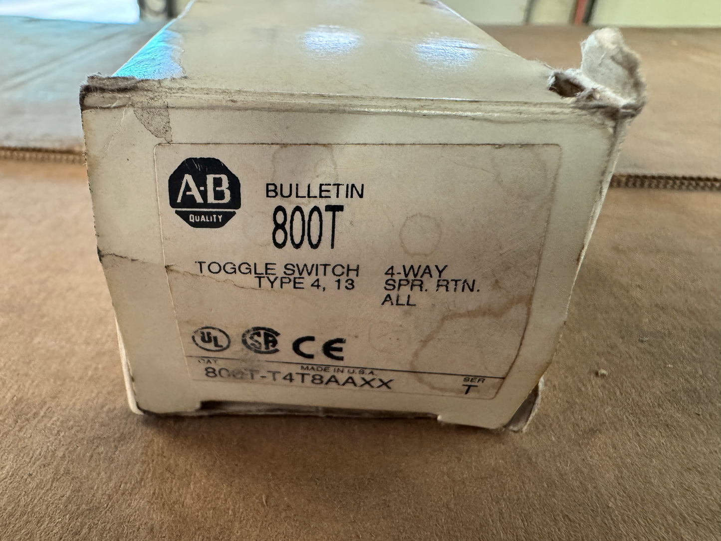 Allen-Bradley Toggle Switch 800T-T4T8 AAXX 600V AC