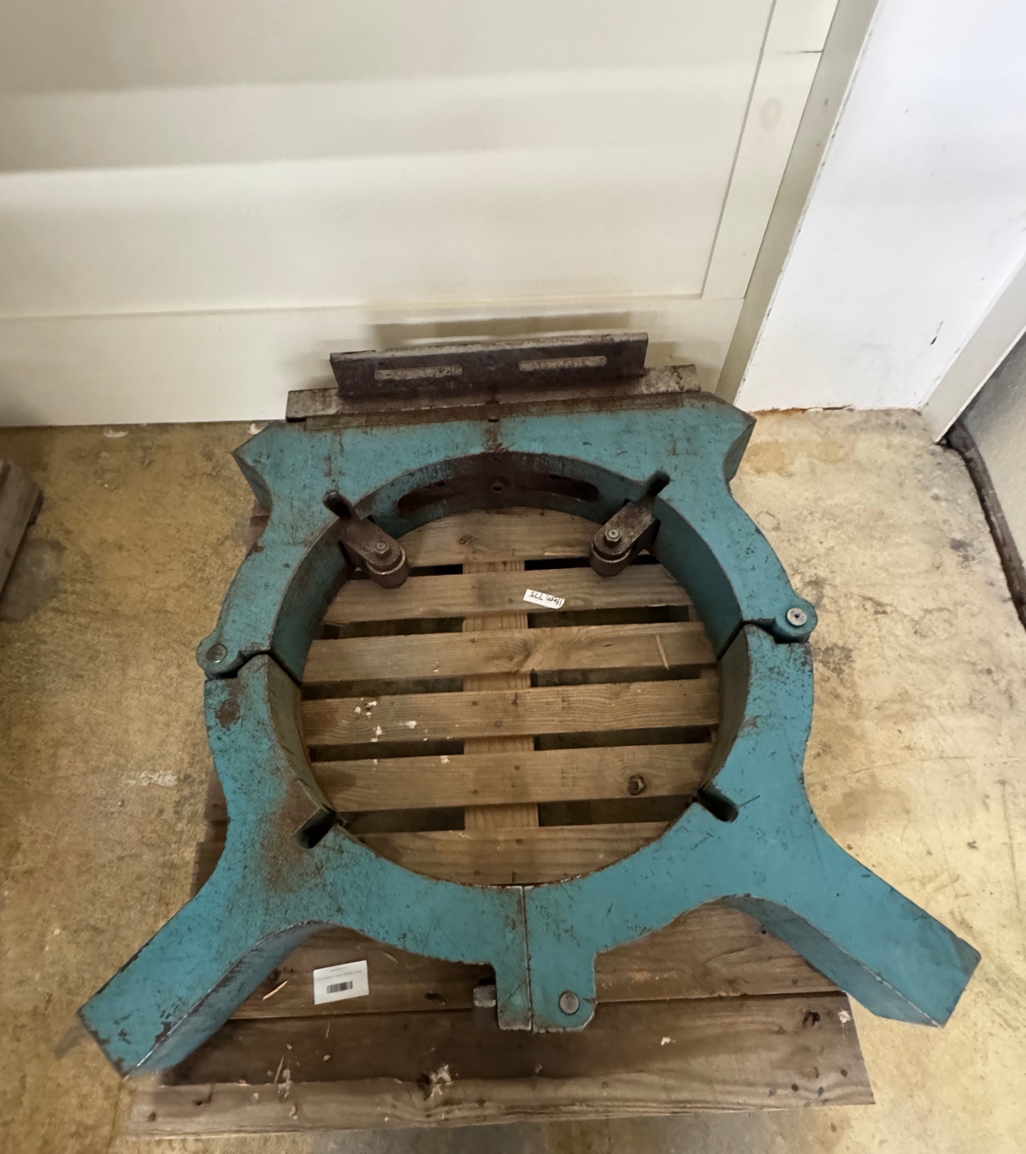 Lathe Steady Rest | Approx. 30 in. Bore Capacity
