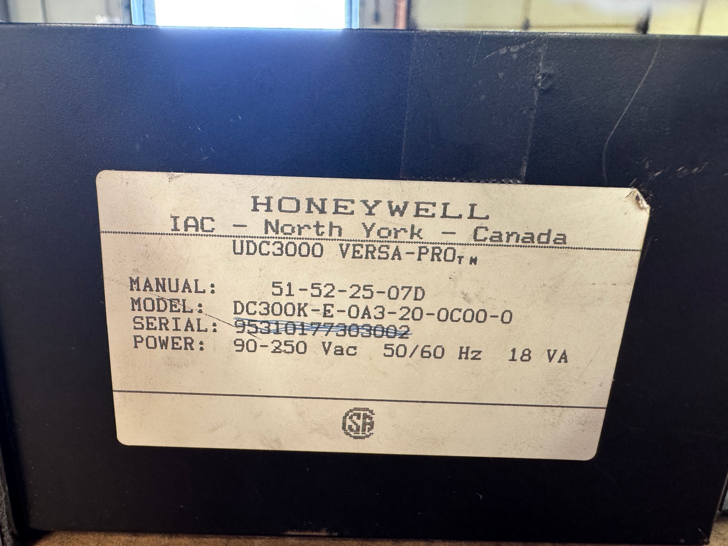 Honeywell DC300K-E-0A3-20-0C00-0 Temperature Process Controller 90 to 250 VAC Untested Surplus