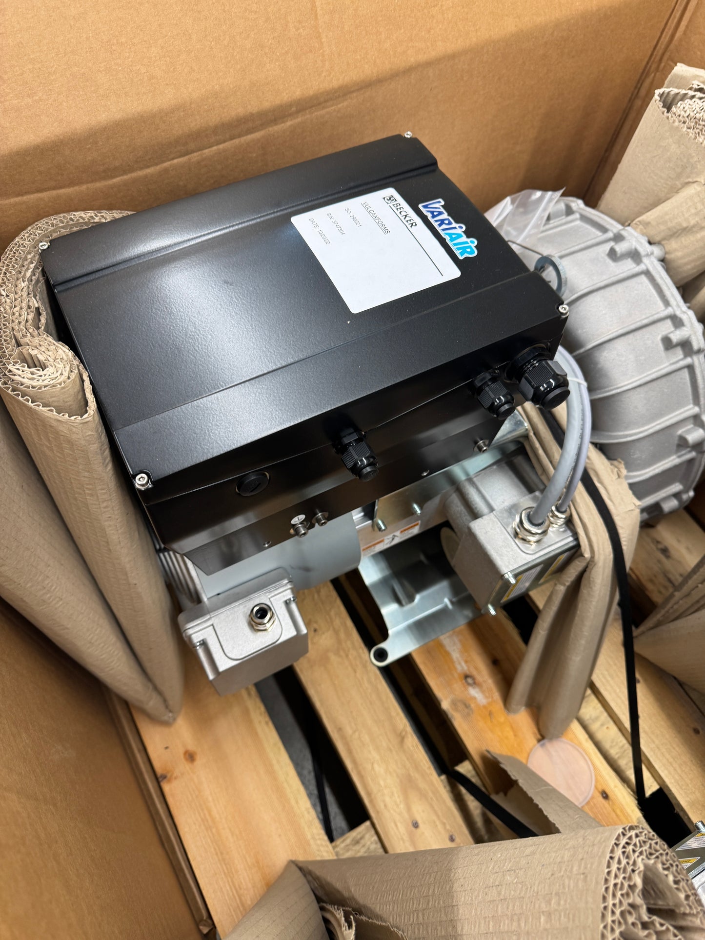 Becker Rotary Vane Vacuum Pump Compressor with Integrated VFD SV300/2-040A0 Pressure Ratio: 1.52