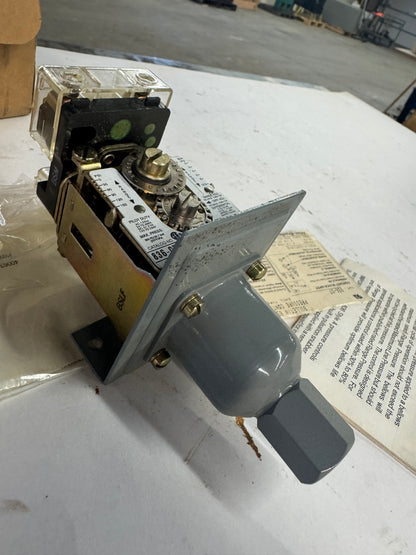 Allen-Bradley Pressure Control Switch 836-C7