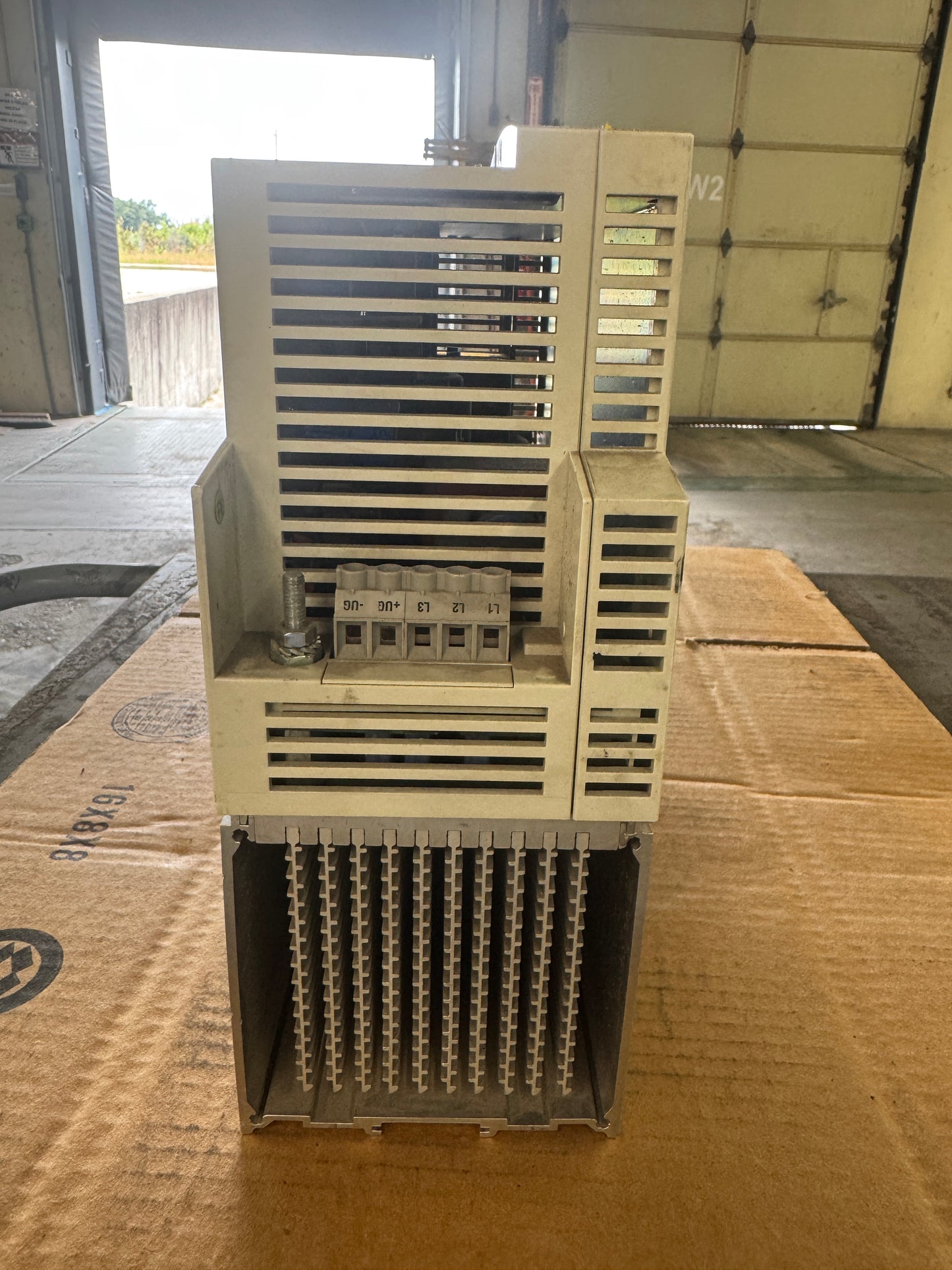 Lenze Servo Drive EVS9324-ES - 4 kW Variable RPM
