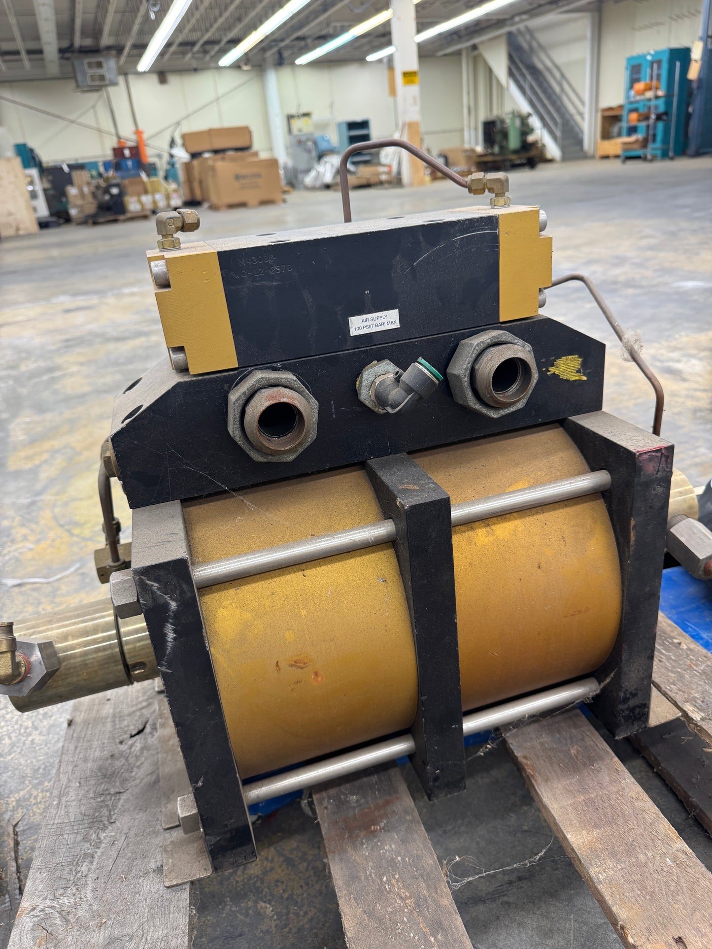 Hydratron Air Driven Liquid Pump DIDA 118/4-N-LO 23,600 PSI Max