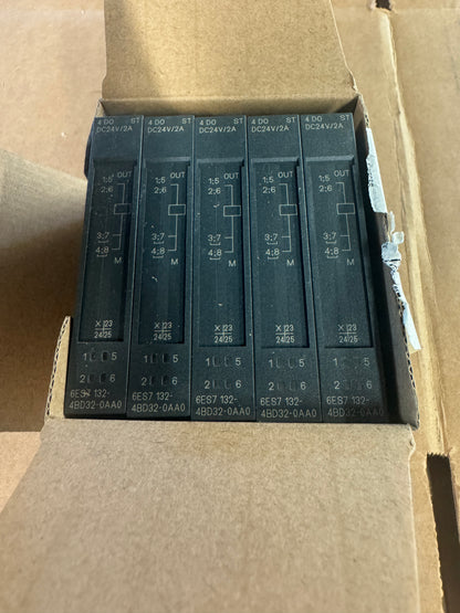 Siemens 6ES7132-4BD32-0AA0 Digital Output Module 24 VDC Open Box Unused