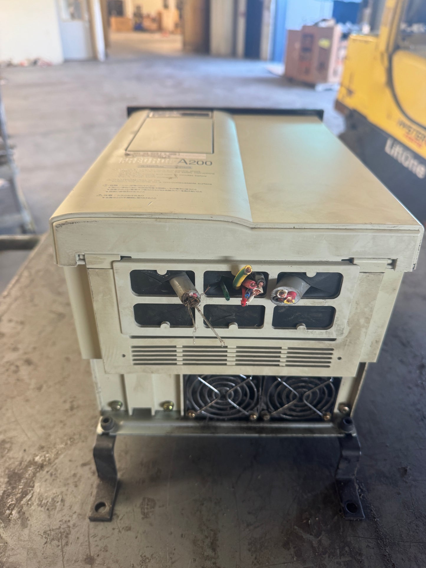 Mitsubishi Electric VFD Inverter FR-A220-7.5K-11 200-230V AC Input