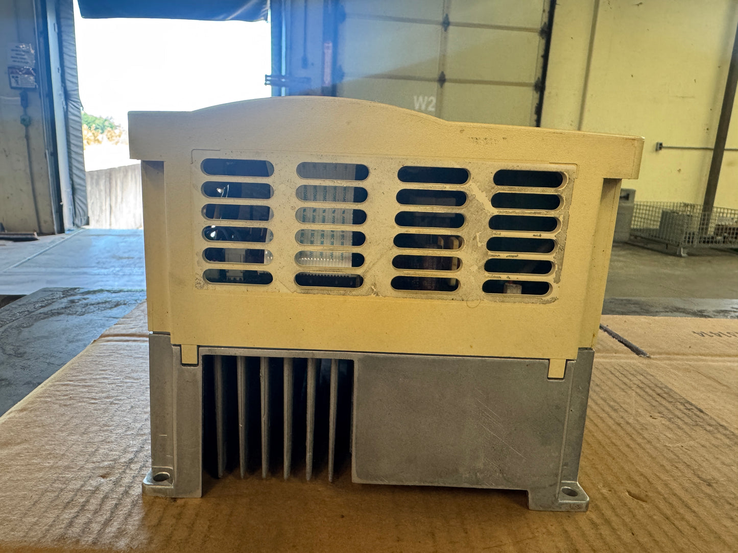 Toshiba Transistor Inverter VFS7-4022UPL - 2 kW Variable RPM