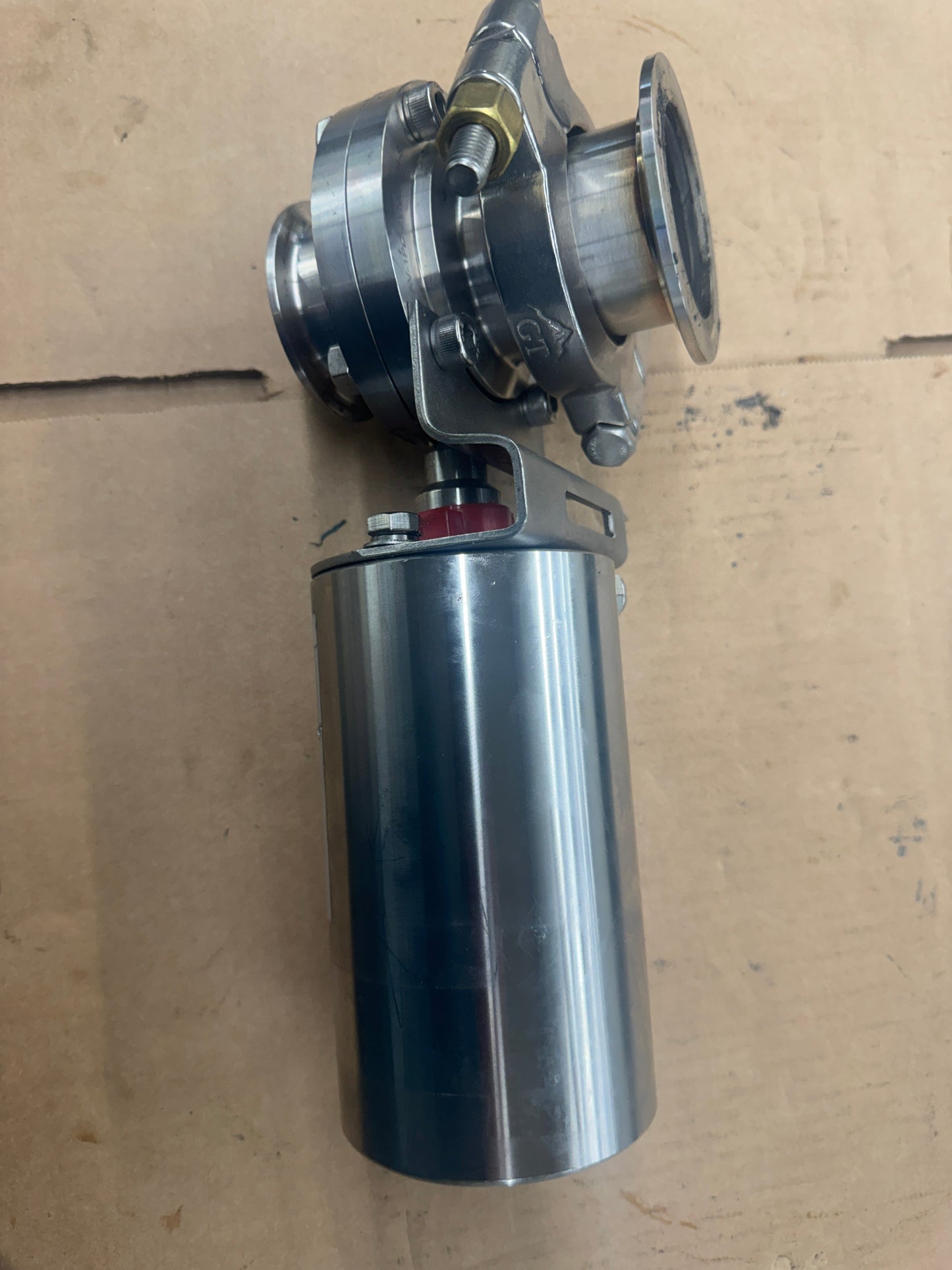 Glacier Tanks Sanitary Pneumatic Butterfly Valve 21CW318220 2 In. Tri Clamp 130 PSI