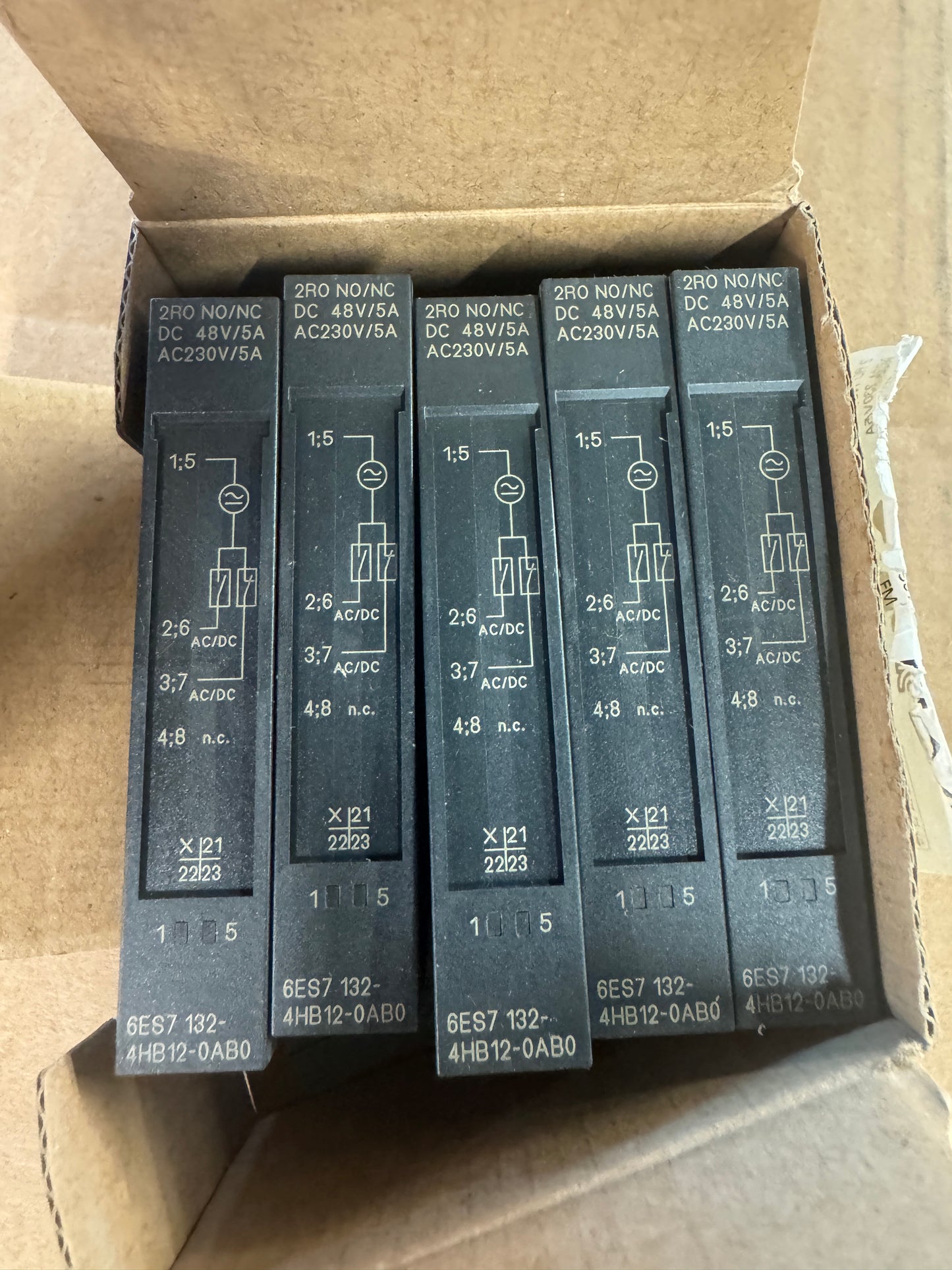 Siemens 6ES7 132-4HB12-0AB0 Relay Output Module Open Box Unused