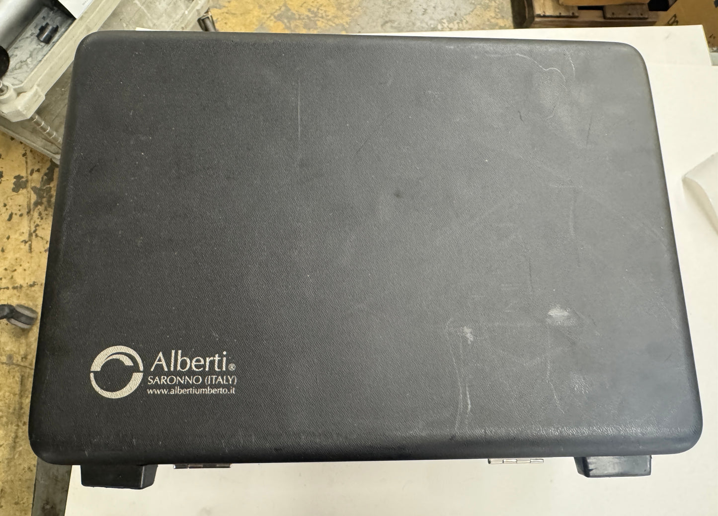 Alberti Right Angle Head T90-3.5 | CAT50 | ER32 Output, 40 Bar Coolant | Orientation: Radial | Coolant Through