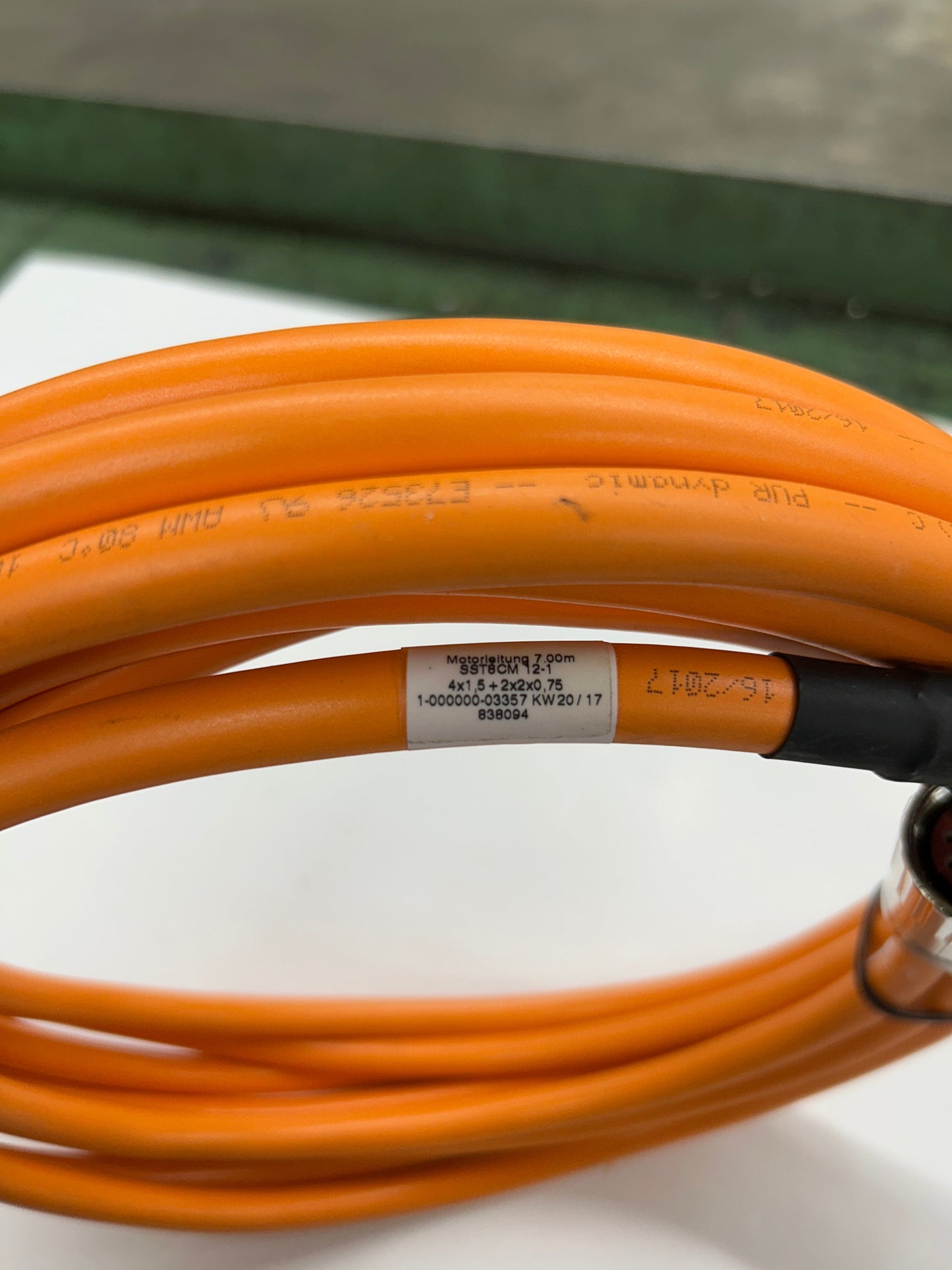Lenze Servo Motor Power Cable 1-000000-03357 7 m, 4x1.5 + 2x2x0.75 mm2, M23 Connector to Flying Leads
