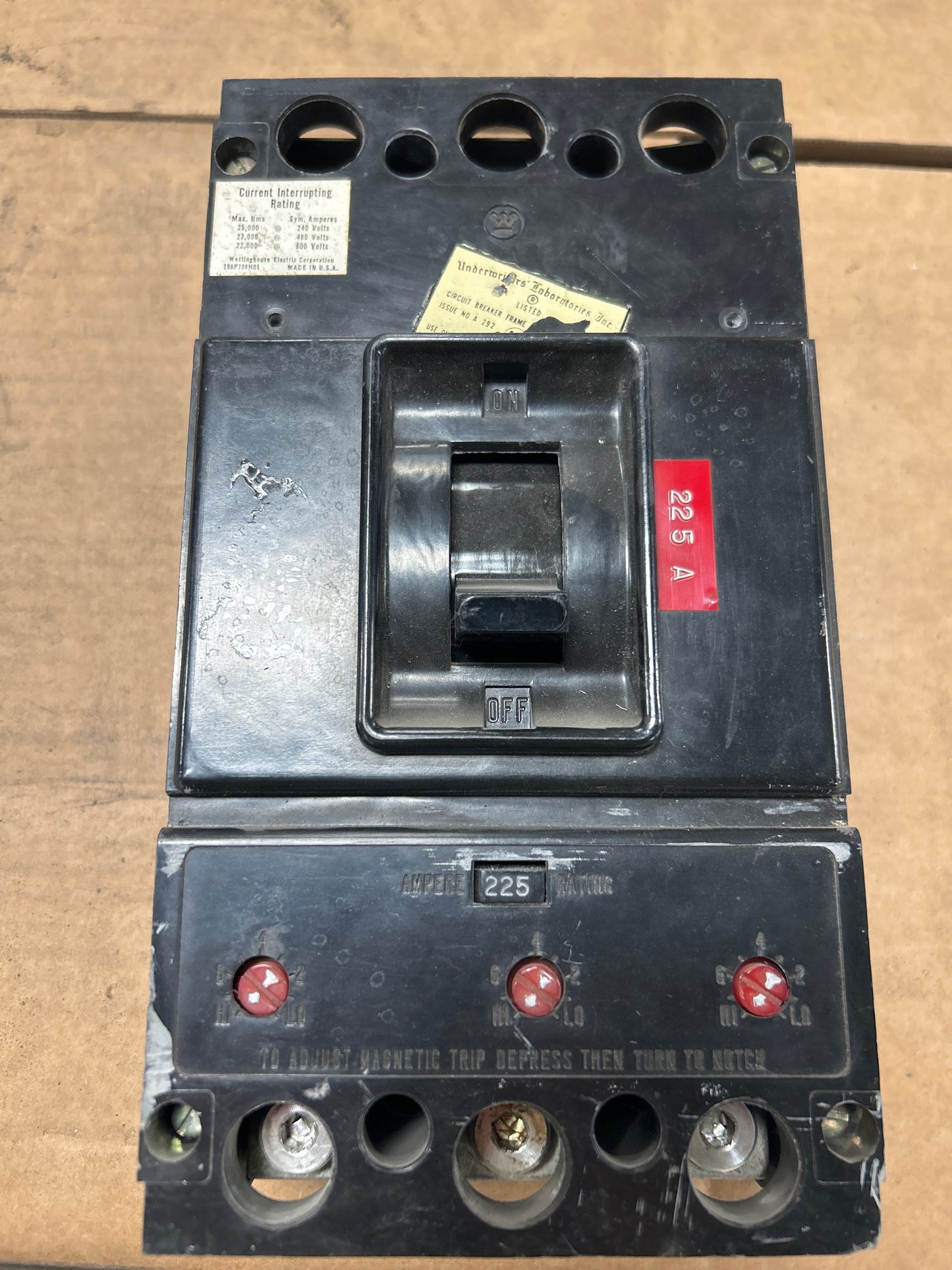 Westinghouse Molded Case Circuit Breaker KA3225F 600V AC