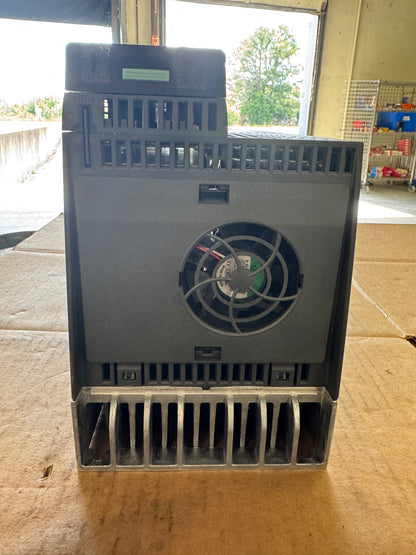 Siemens 6SL3210-1KE22-6AP1 Variable Frequency Drive 380-480V 3AC Untested Surplus